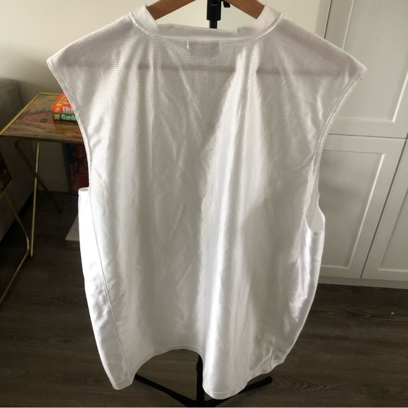 Nike sleeveless shirt - Picture 7 of 7